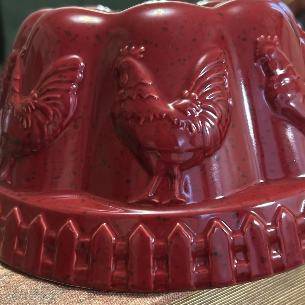 Paula Deen stoneware Bundt pan/jello mold with roosters